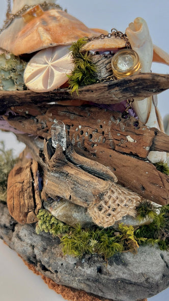 Abbott, Stacy Title: Buttons and Baubles [A Fairy House]